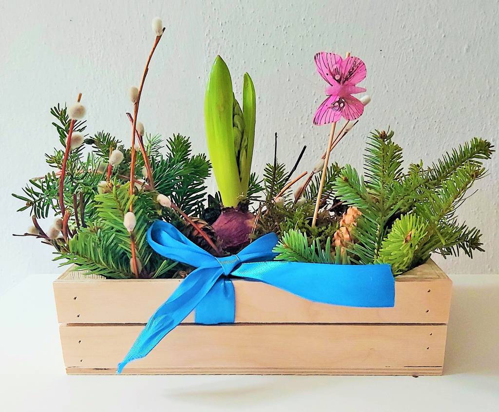 kwietnik drewniana skrzyneczka